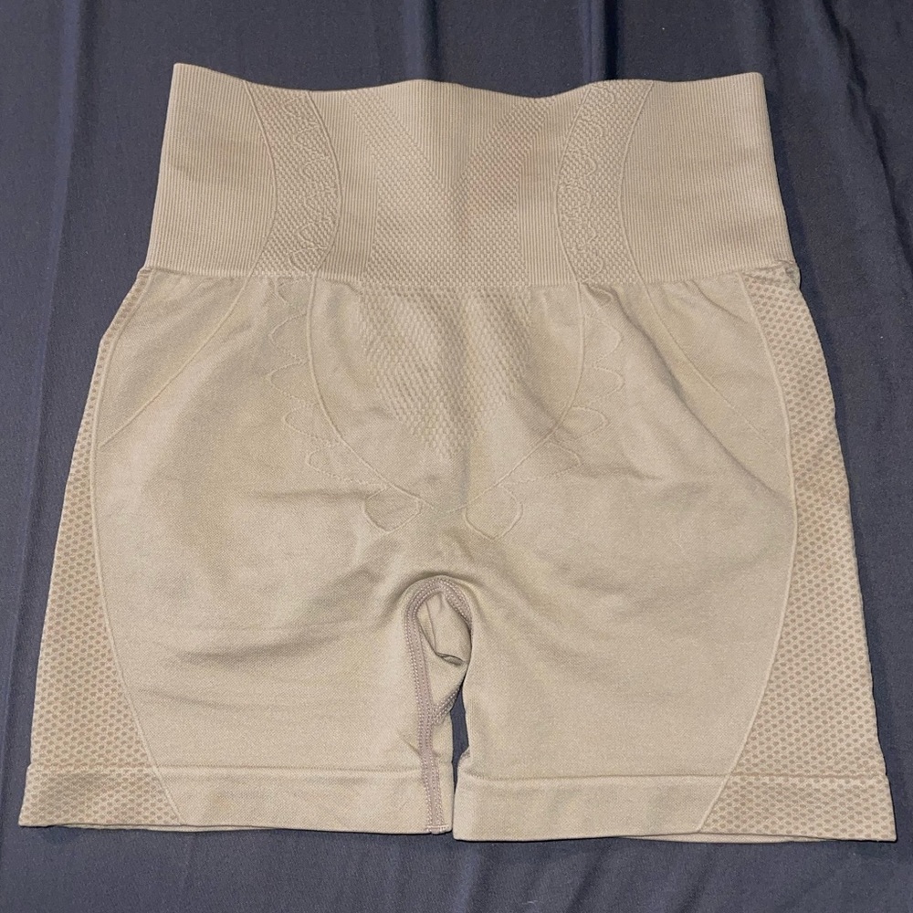 SHEIN NWOT Butt scrunch workout shorts♥️